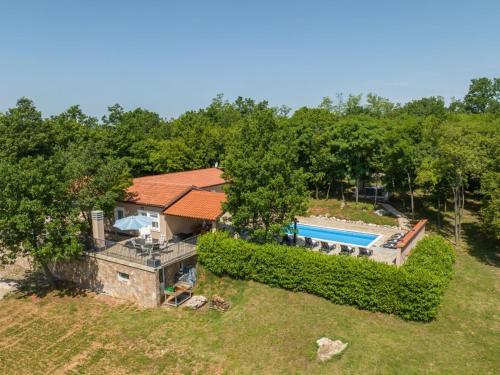 Villa St Nikola with jacuzzi and private swimming pool — 4-Star Luxury Hotel in Barban, Croatia