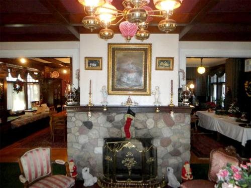 The Victorian Tudor Inn in Bellevue, United States