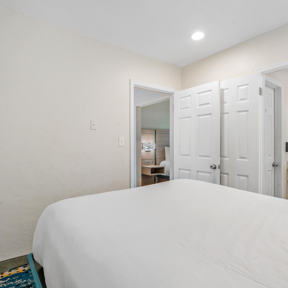 Pacific Shores Inn - photo 42