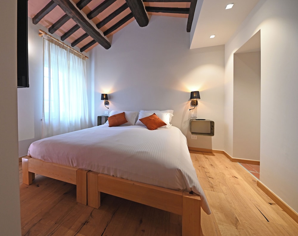 Lodge dello Scoiattolo — 4-Star Luxury Hotel in Fosciandora, Italy
