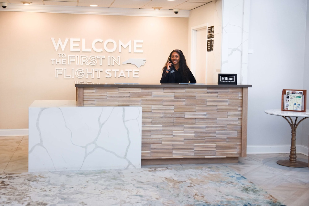 Hampton Inn & Suites Charlotte SouthPark at Phillips Place - photo 3