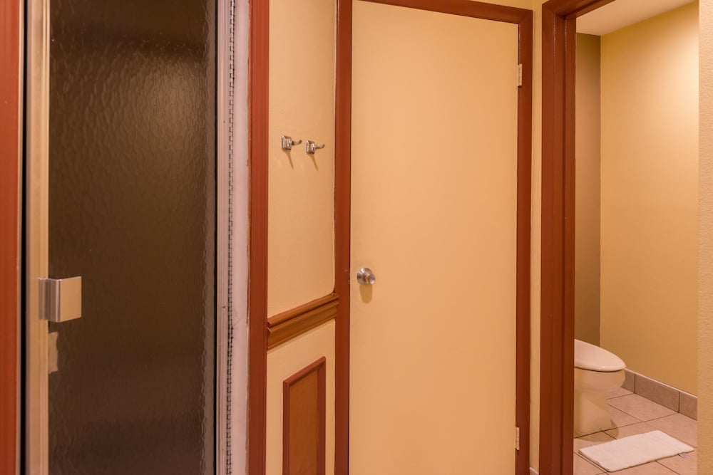 Inn of the Dove Romantic Suites with Jetted Tub & Fireplace - photo 58