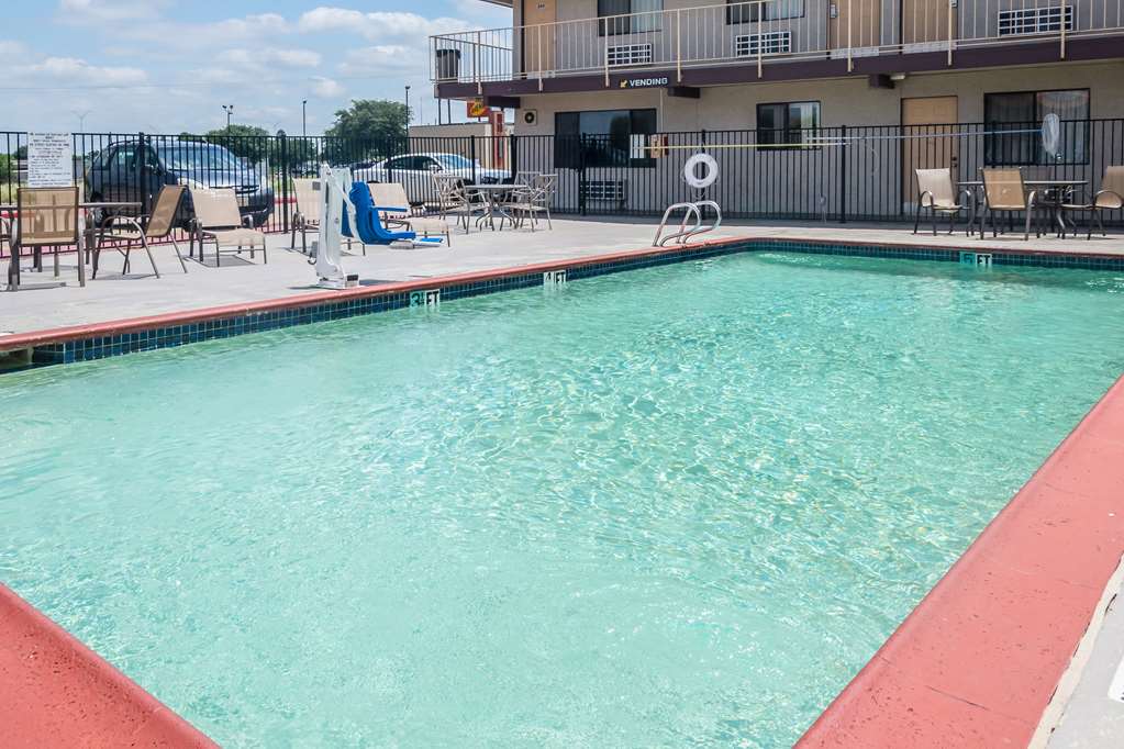 Motel 6 Mesquite TX Rodeo Convention Ctr - photo 8