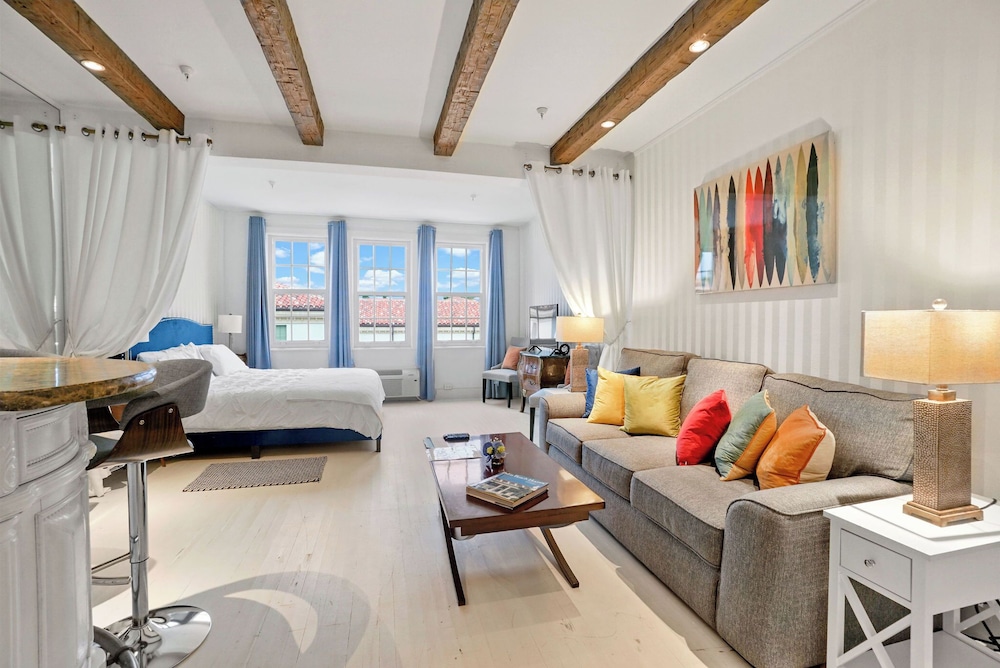 Orchid Suites Historic Palm Beach Hotel Condominium — Palm Beach