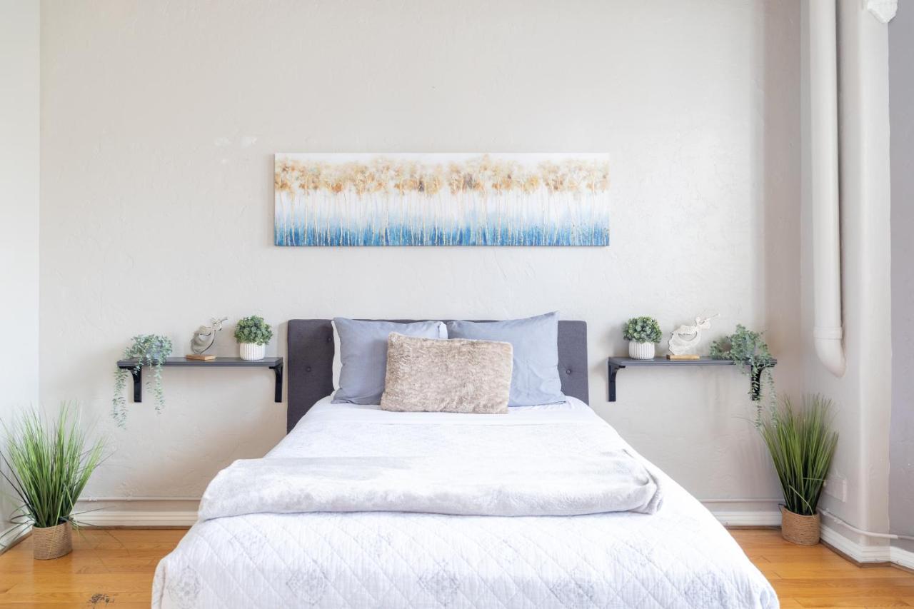 Top Floor Walk to Conv Center Free Parking - featured photo