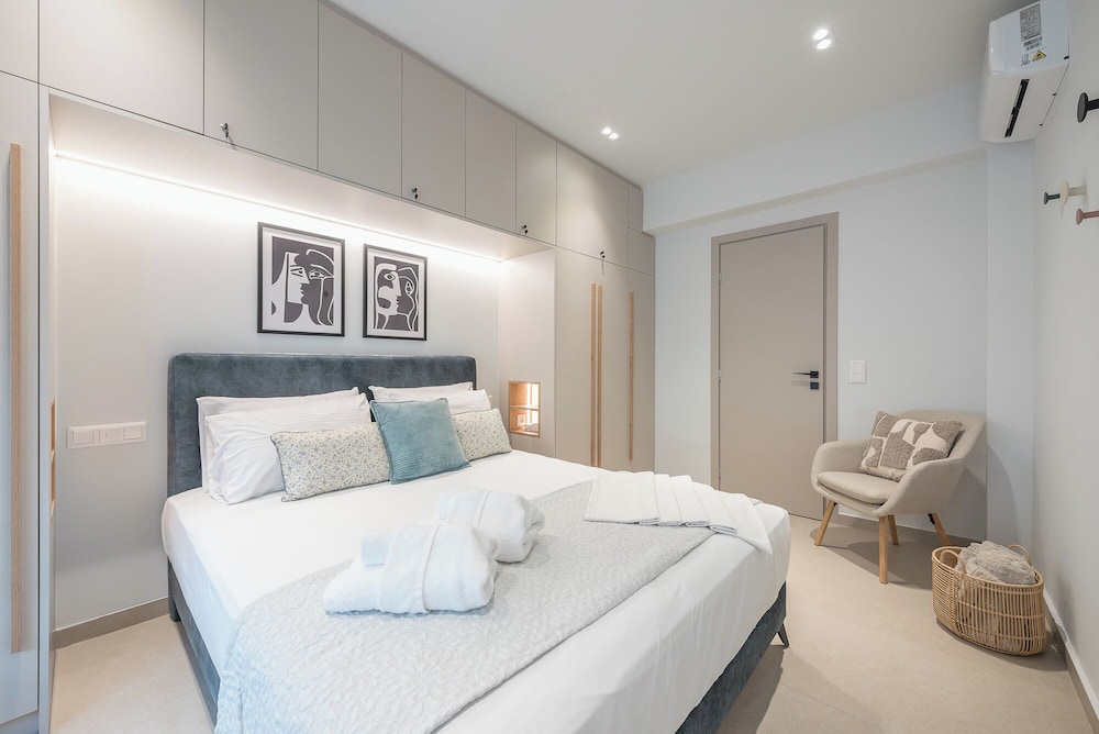 Exclusive Suite by Cloudkeys — 4-Star Luxury Hotel in Athens, Greece