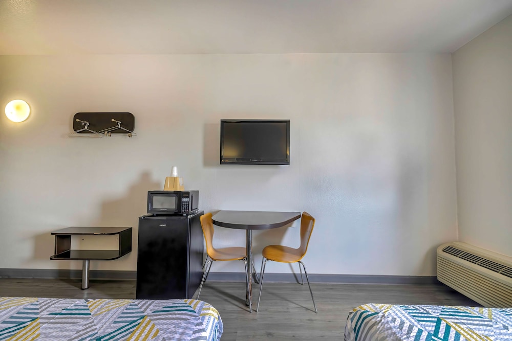 Motel 6 Cedar Park TX - photo 10
