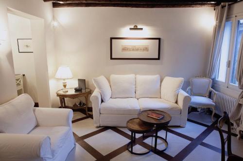 Ca Spada 2 Bedrooms & 2 Bathrooms Venice Apartment — 4-Star Luxury Hotel in Venice, Italy