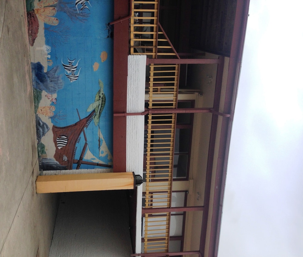 Capri Beach Hotel - photo 2