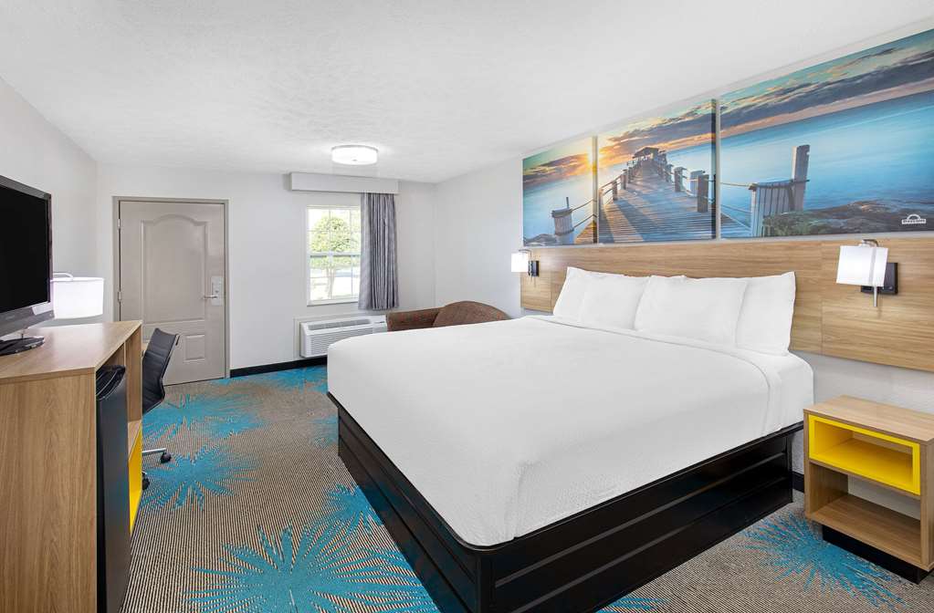 Days Inn by Wyndham Savannah - photo 33