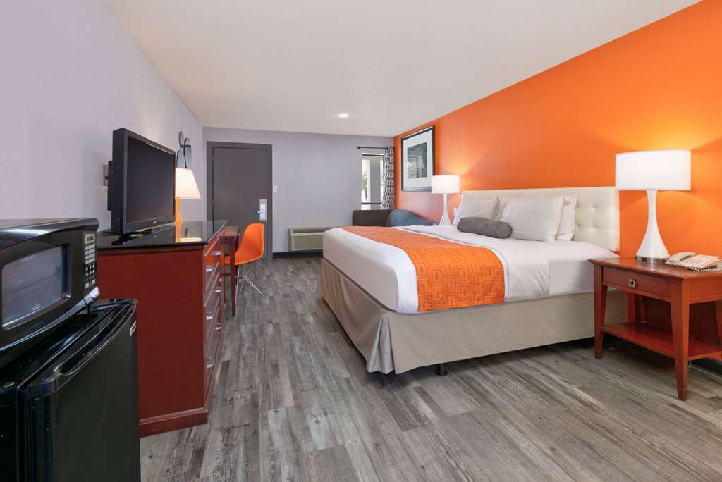 Howard Johnson by Wyndham San Marcos - photo 21