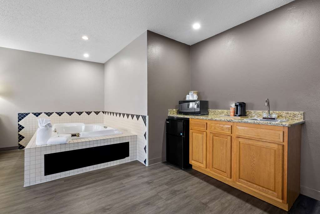Quality Inn near Monument Health Rapid City Hospital - photo 28