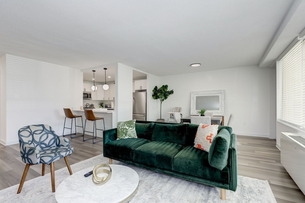Arlington Modern Comfort Meets City Life — 4-Star Luxury Hotel in Arlington, United States