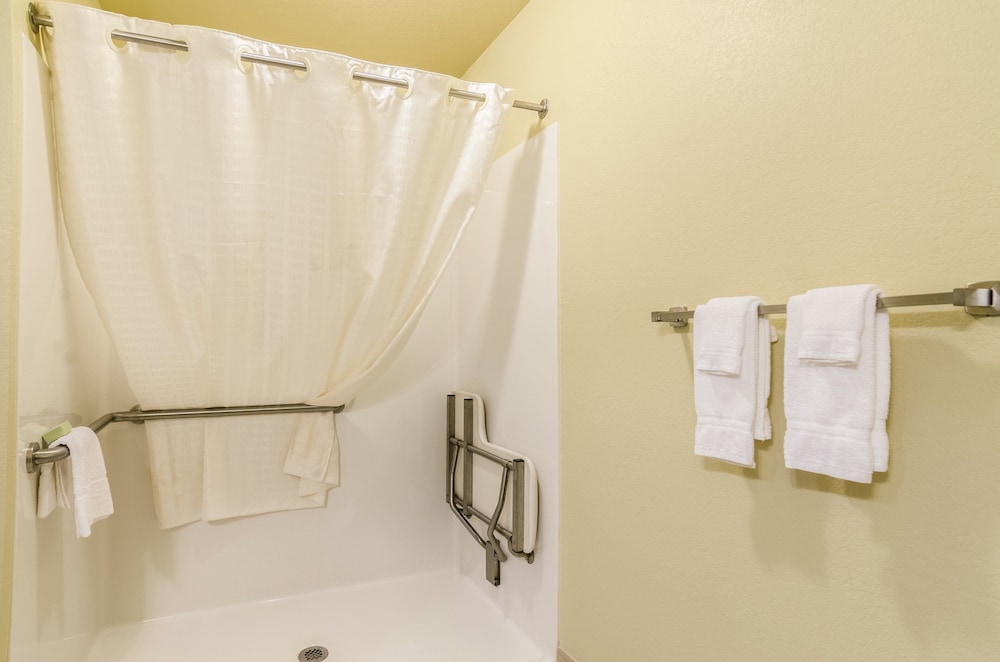Cobblestone Inn & Suites Oberlin - photo 25