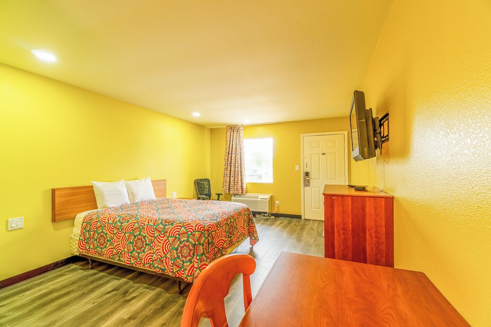 Regency Inn By OYO Rockdale TX - photo 10