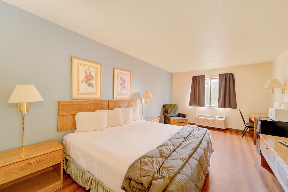 Capital O Amerihost Inn and Suites Fulton Hwy 54 MO - photo 10