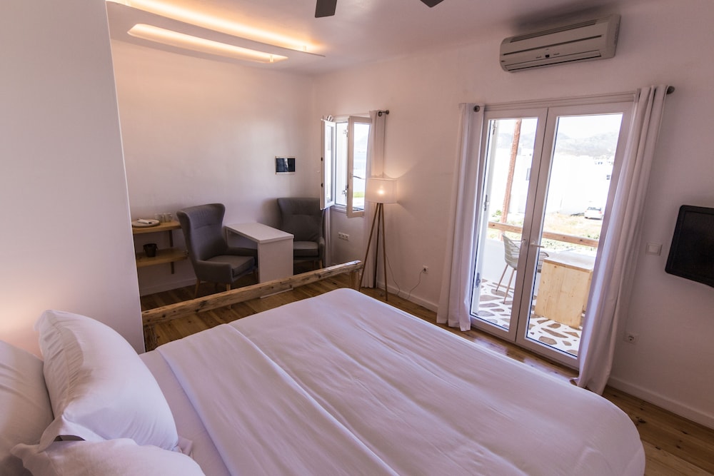 Salt Suites — Milos — photo 2