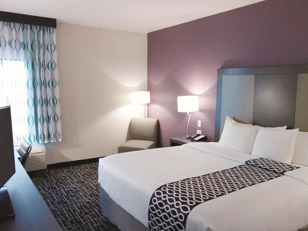 La Quinta Inn & Suites by Wyndham Pampa - photo 25