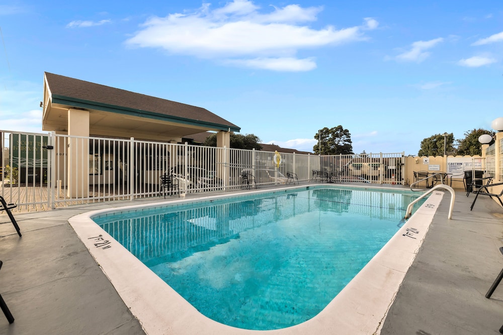 Scottish Fairway Inn - photo 25