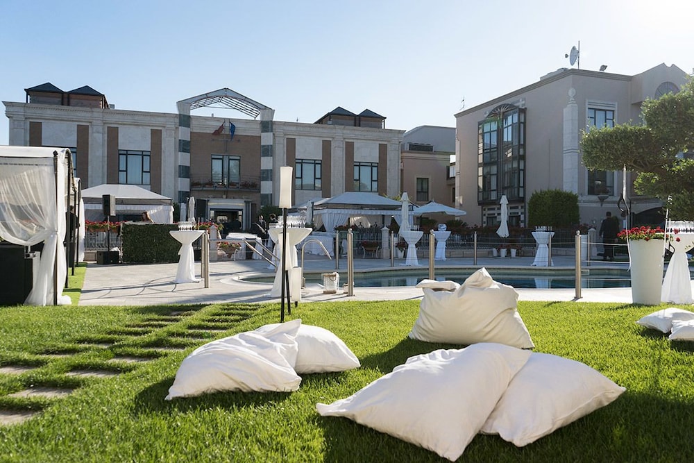 Incontro Hotel & Spa — 4-Star Luxury Hotel in Ariano Irpino-Martiri, Italy