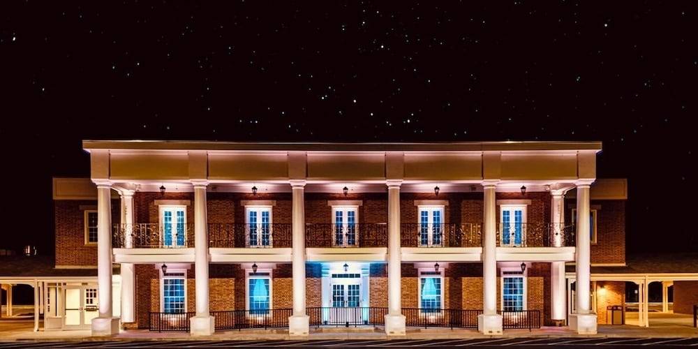 Willows - carbon neutral hotel in Industry