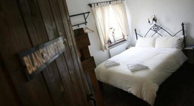 Parkhead Station - carbon neutral hotel in Stanhope