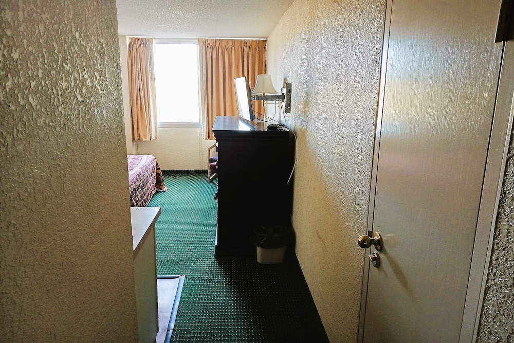 USA Inn Junction City Near Fort Riley - photo 7