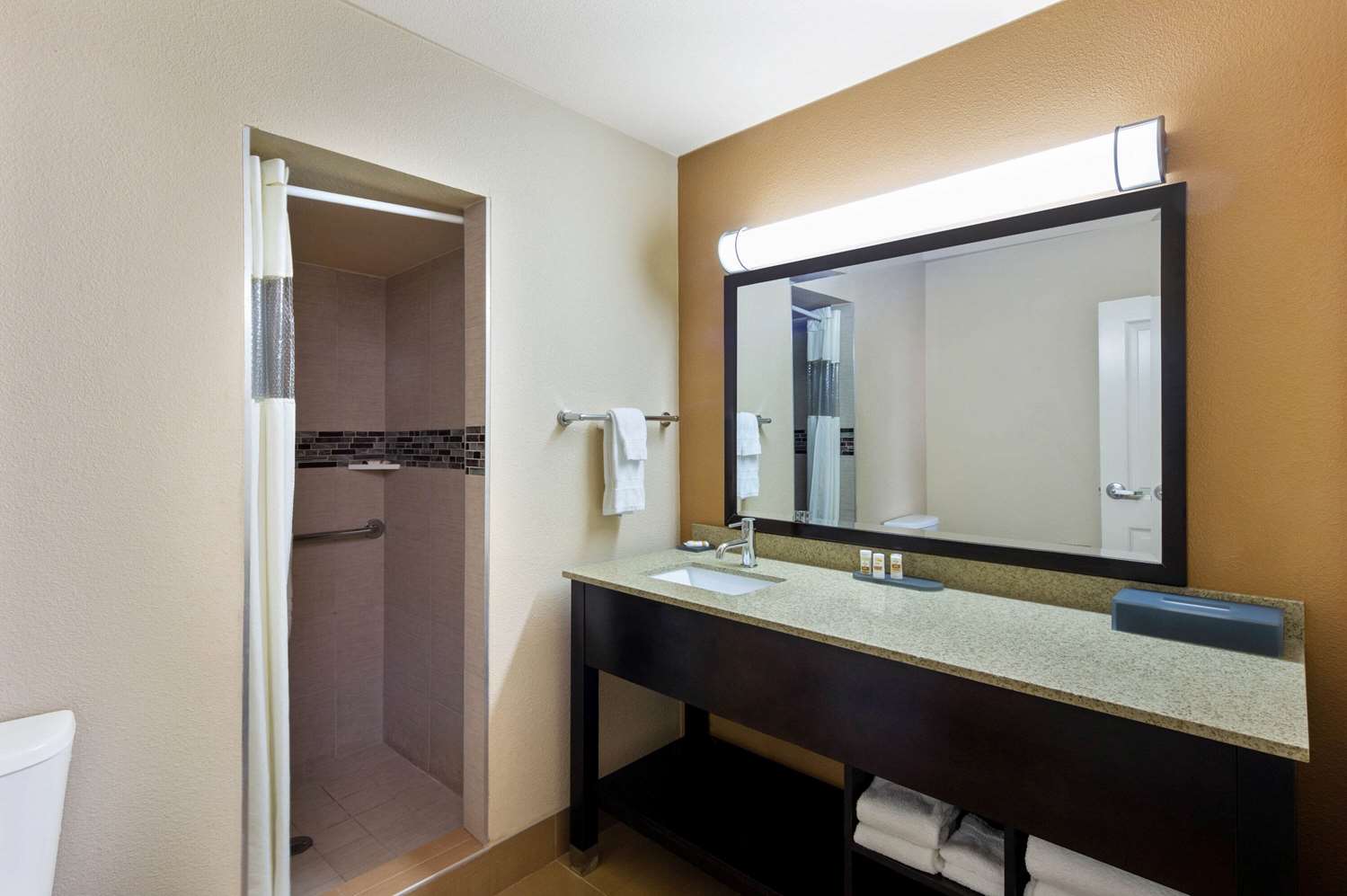 University Inn and Suites Berkeley - photo 33