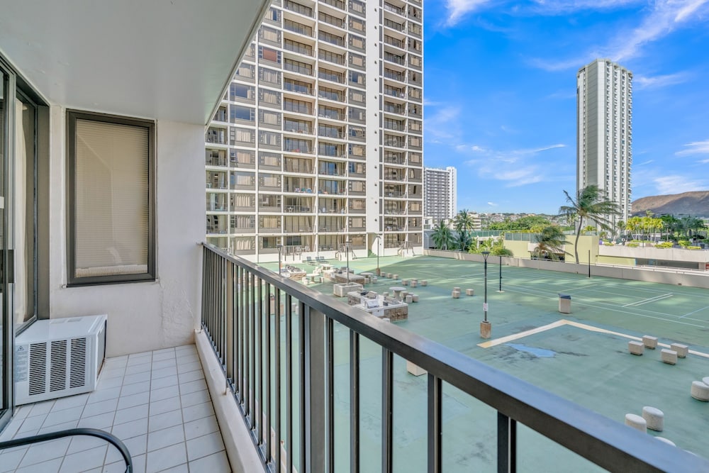 Deluxe Waikiki Condo Pool View FREE Parking & Wi Fi by Koko Resort Vacation Rentals - photo 22