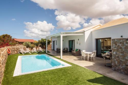 Villa Era — 4-Star Luxury Hotel in La Oliva, Spain
