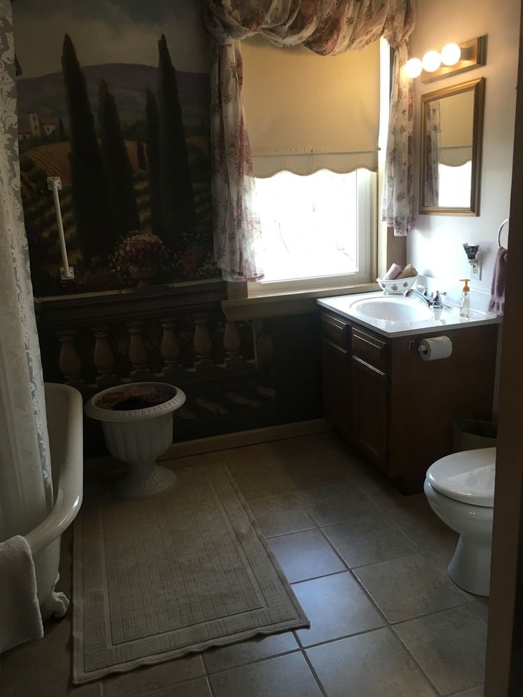 Francie's Inn - photo 10