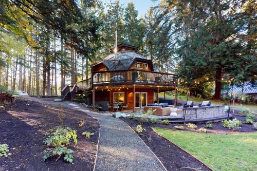 Dome Away From Home — 4-Star Luxury Hotel in Gig Harbor, United States
