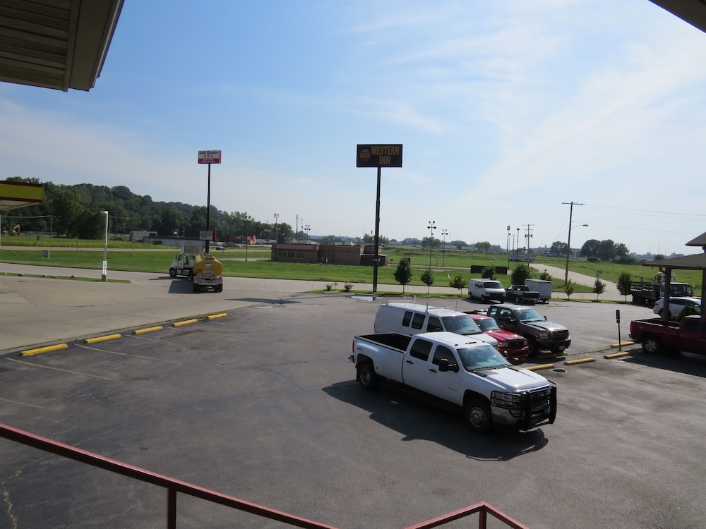 First Western Inn Caseyville - photo 41