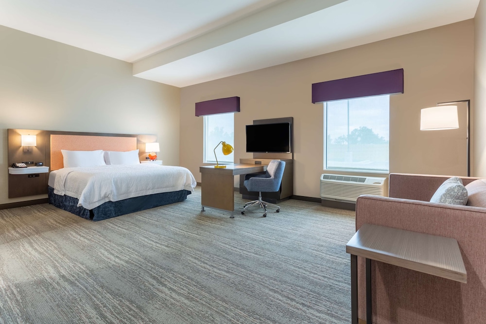 Hampton Inn and Suites Guymon - photo 11