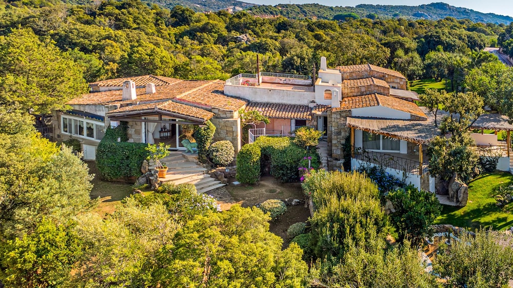 Villa Stella 6 Emma Villas — 4-Star Luxury Hotel in Arzachena, Italy