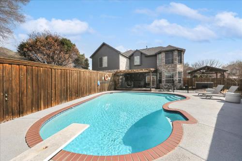 Glamorous Mansion w Private Pool and Cinema Room in Mckinney, United States
