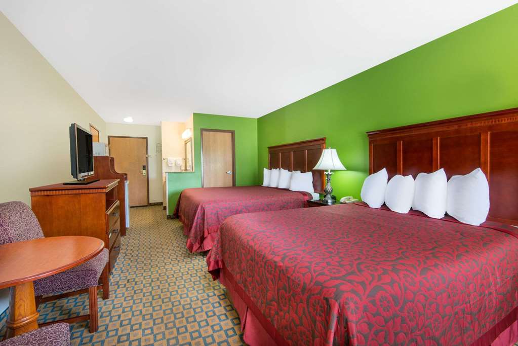 Days Inn & Suites by Wyndham Wichita - photo 9