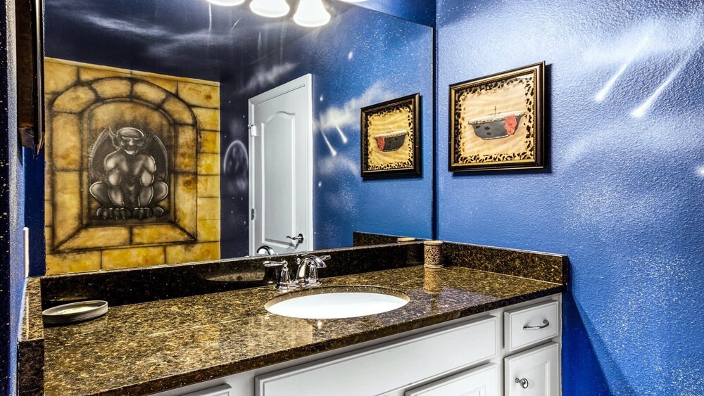 Family friendly Oasis With Game Room & Pool - photo 24