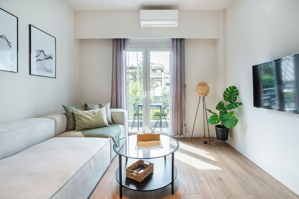 Bask Chic 2 Bedroom Apt in Athens — 4-Star Luxury Hotel in Athens, Greece