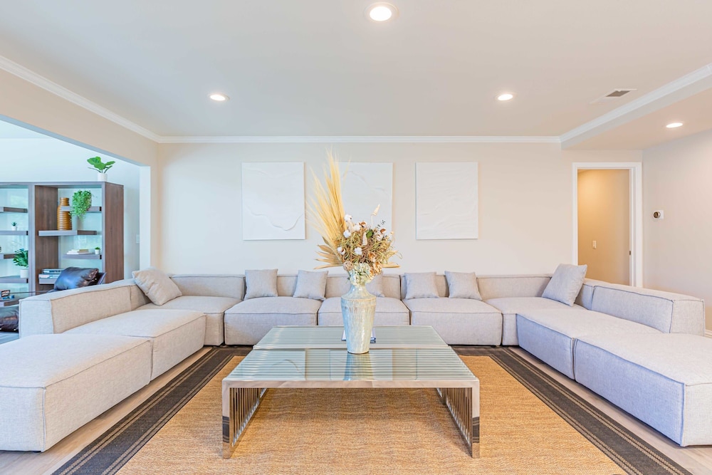 Single Level House with view and pool — 4-Star Luxury Hotel in Glendora, United States