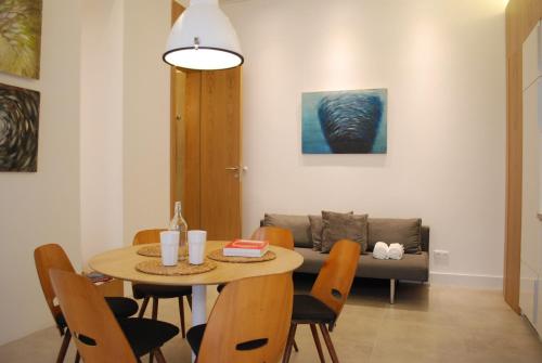Stylish Studios Apartment in the City Center with Air Conditioning — 4-Star Luxury Hotel in Budapest, Hungary