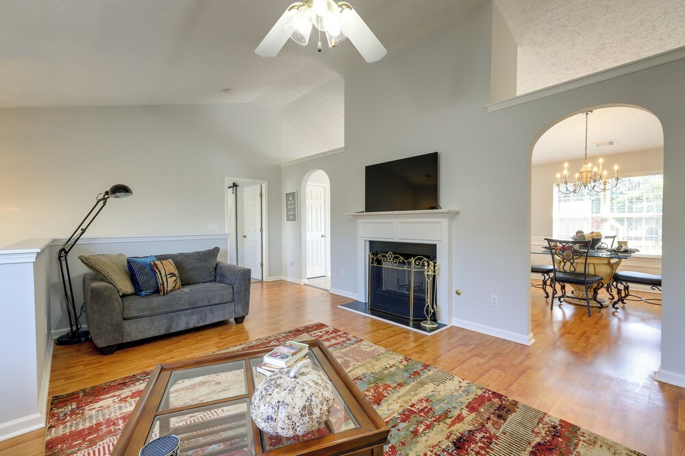 Spacious Georgia Home W Deck Grills And Fireplace 19616150 — Riverdale