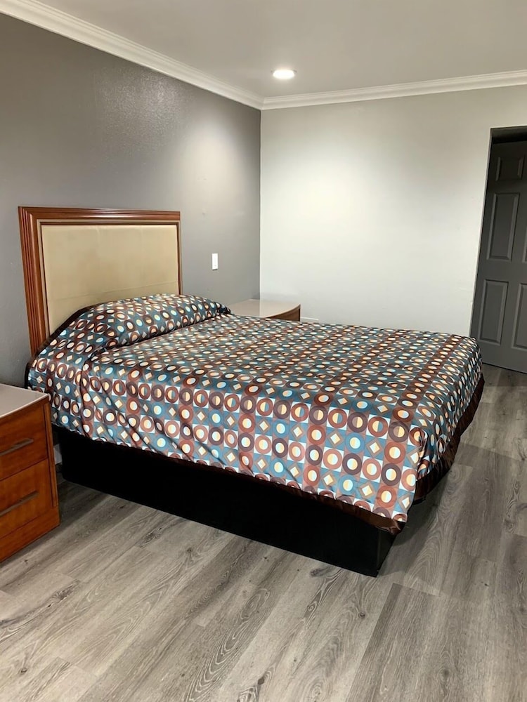 La Puente Inn Motel - photo 3