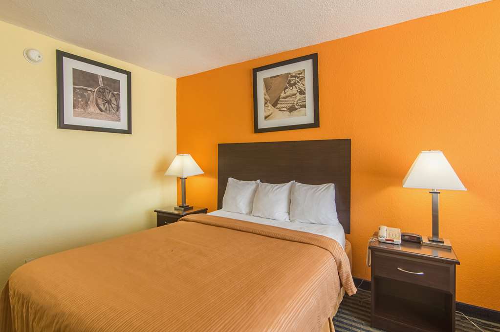 Motel 6 Liberal KS - photo 13