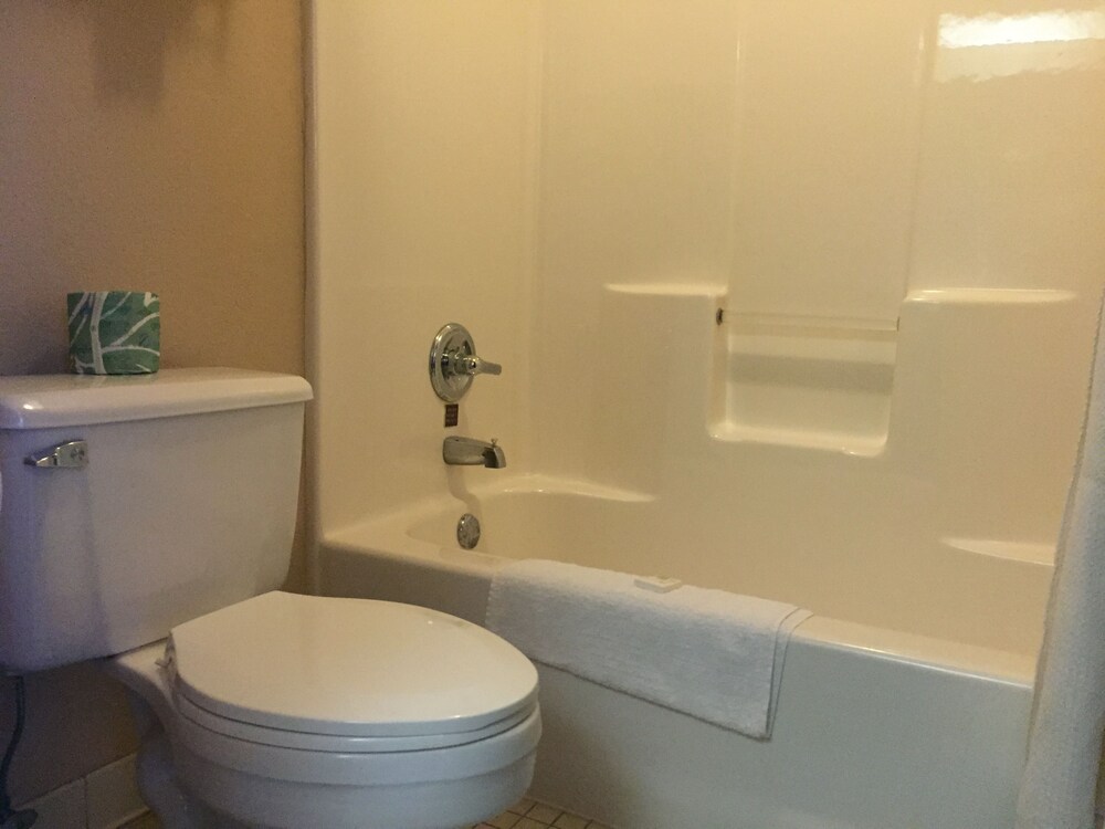 Briarwood Inn of Sparta - photo 23