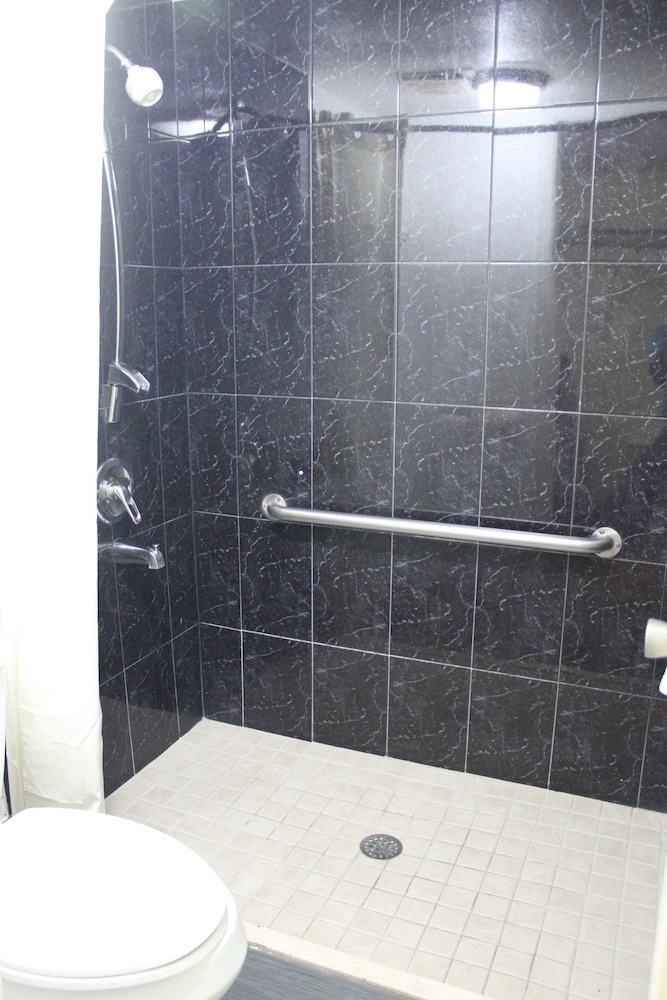 Tampa Inn Near Busch Gardens - photo 24