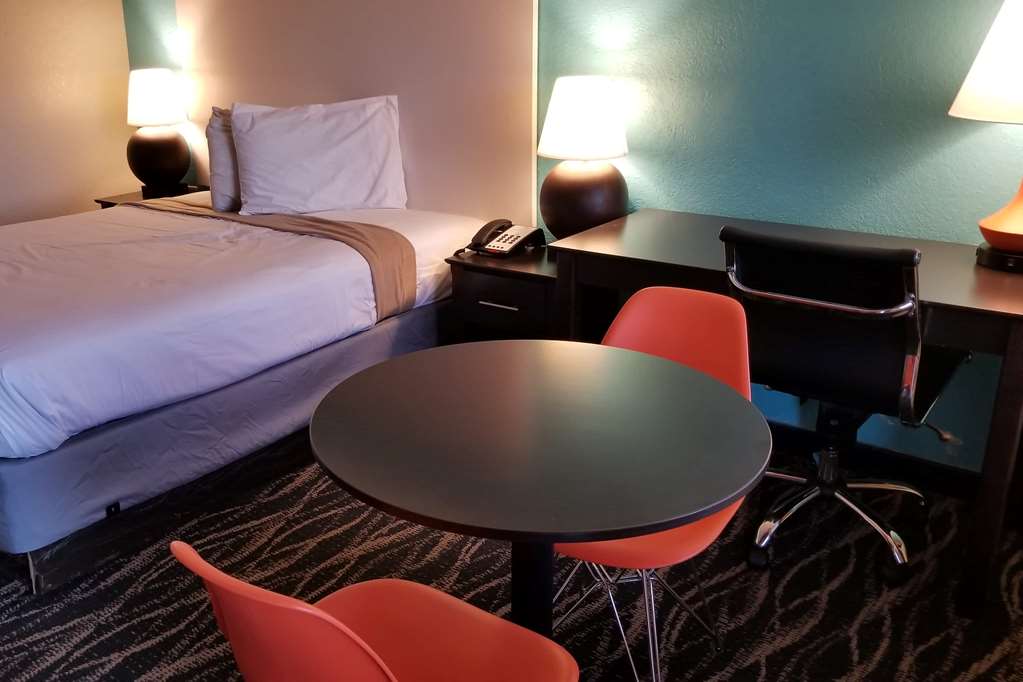 Howard Johnson by Wyndham Houston Hobby Airport - photo 13