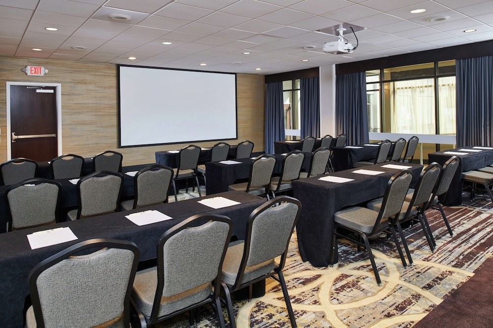 DoubleTree by Hilton Raleigh Crabtree Valley - photo 40