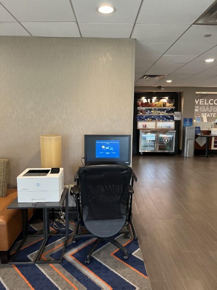 Hampton Inn Ridgefield Park - photo 68