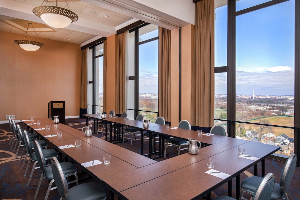 Sheraton Pentagon City Hotel - photo 40
